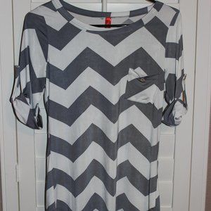 Chevron Print Slinky Sleeve tee by Fashionomics